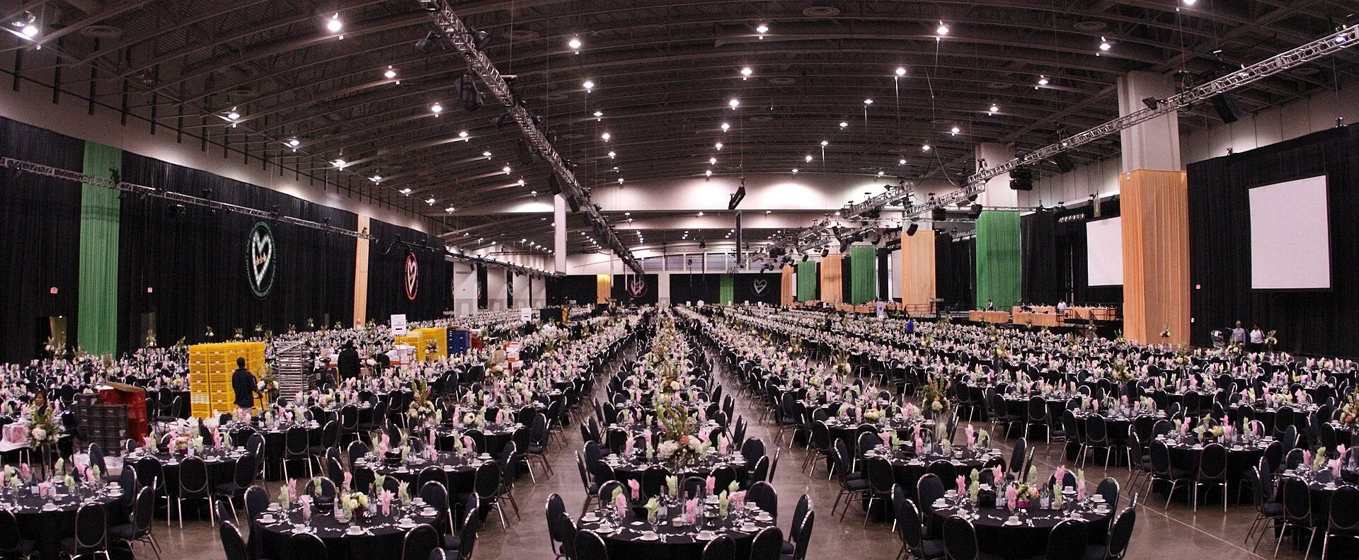 Related Photo: www.flickr.com/photos/bootbearwdc/3448879416/ 1 of 3 rooms set for a total of 16,200+ people for a sit down dinner. This room was set for 8000. This event has been submitted to the Guiness Book of World Records as the largest sit down dinner in the world Thursday, July 17, 2008 - 12:2. Banquet Rental Equipment Cost: Linens, Tables, and Dance Floors
