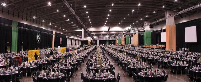 Related Photo: www.flickr.com/photos/bootbearwdc/3448879416/ 1 of 3 rooms set for a total of 16,200+ people for a sit down dinner. This room was set for 8000. This event has been submitted to the Guiness Book of World Records as the largest sit down dinner in the world Thursday, July 17, 2008 - 12:2. Banquet Rental Equipment Cost: Linens, Tables, and Dance Floors