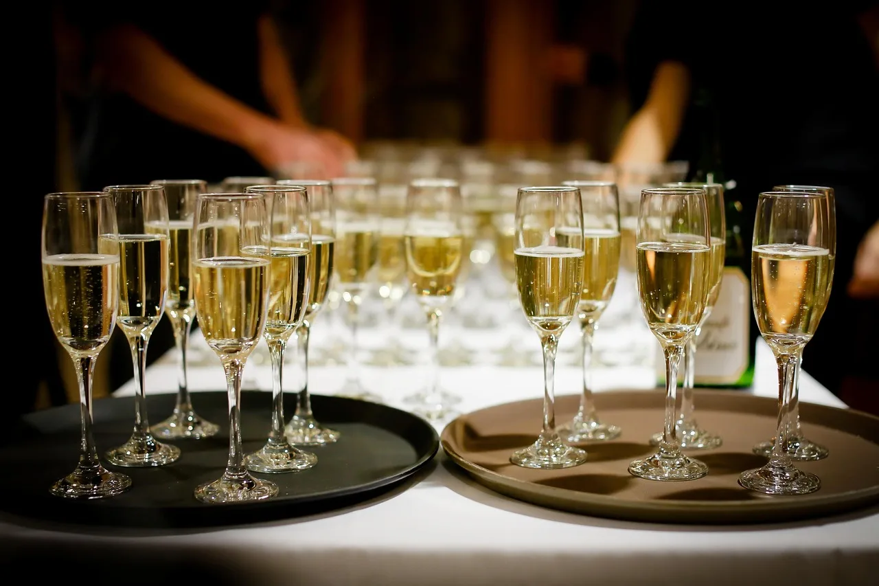 drinks, alcohol, glasses, champagne, wine, serving trays, alcoholic drinks, beverage, refreshment, catering, wedding, party, event, celebration, alcohol, alcohol, champagne, champagne, champagne, champagne, champagne, wine, wine, catering, catering, wedding, wedding, party, party, party, party, event, event, event. Which catering suppliers actually deliver for large events?