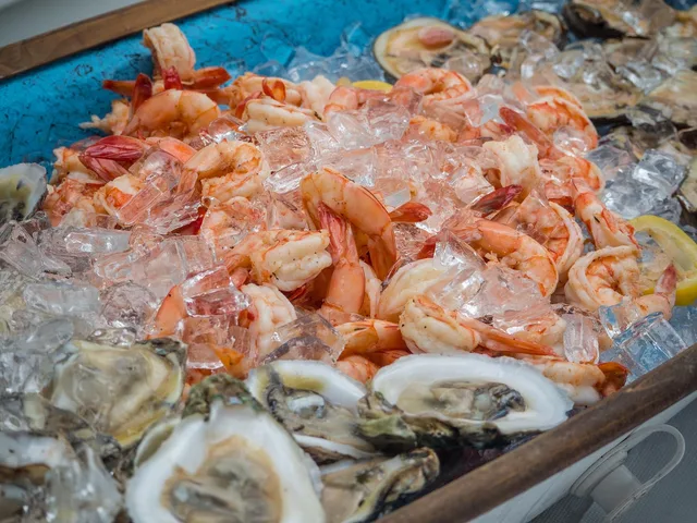 shrimp, clams, ice, food, buffet, delicious, catering, nutrition, eat, fresh, party, brown party. The catering products that earn the highest margin